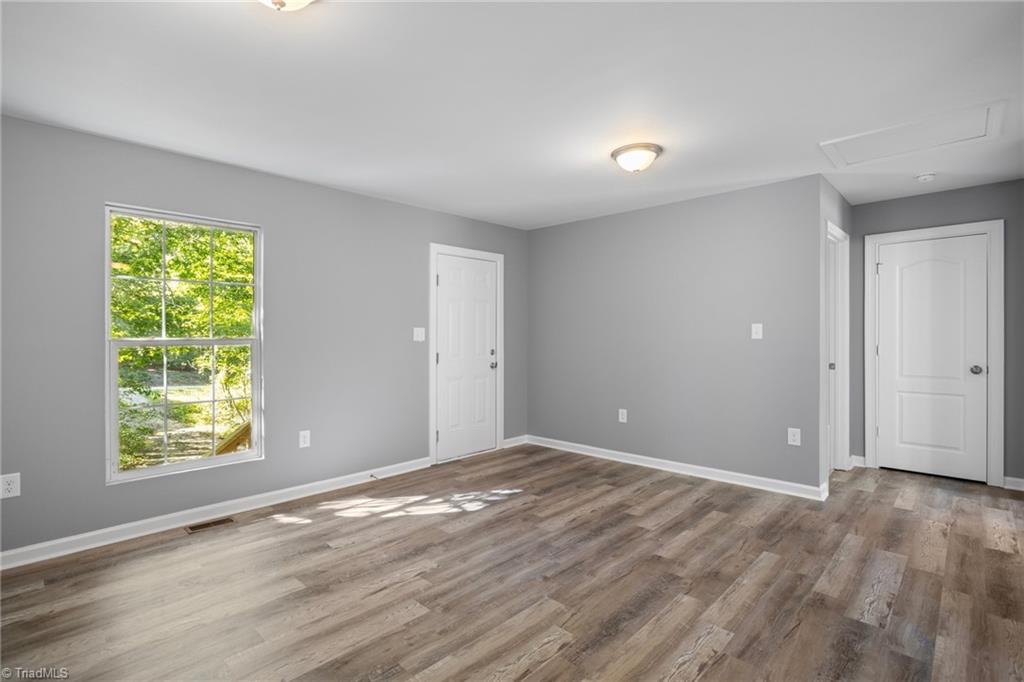 9847 Park Springs Road Ruffin, NC 27326 - Photo 4 of 20 Living rm toward entry