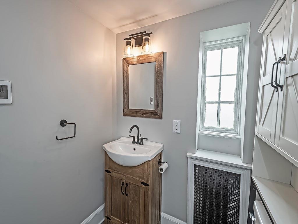 1035 Washington Road Pittsburgh, PA 15228 - Photo 40 of 44 a bathroom with 2 sink and a mirror