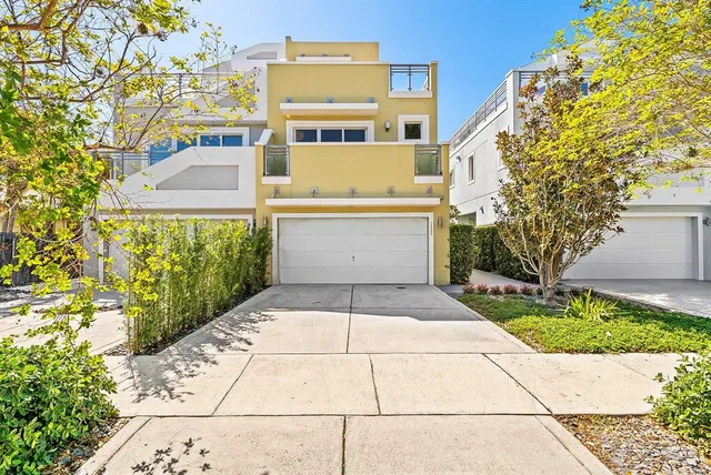 a view of building with yard