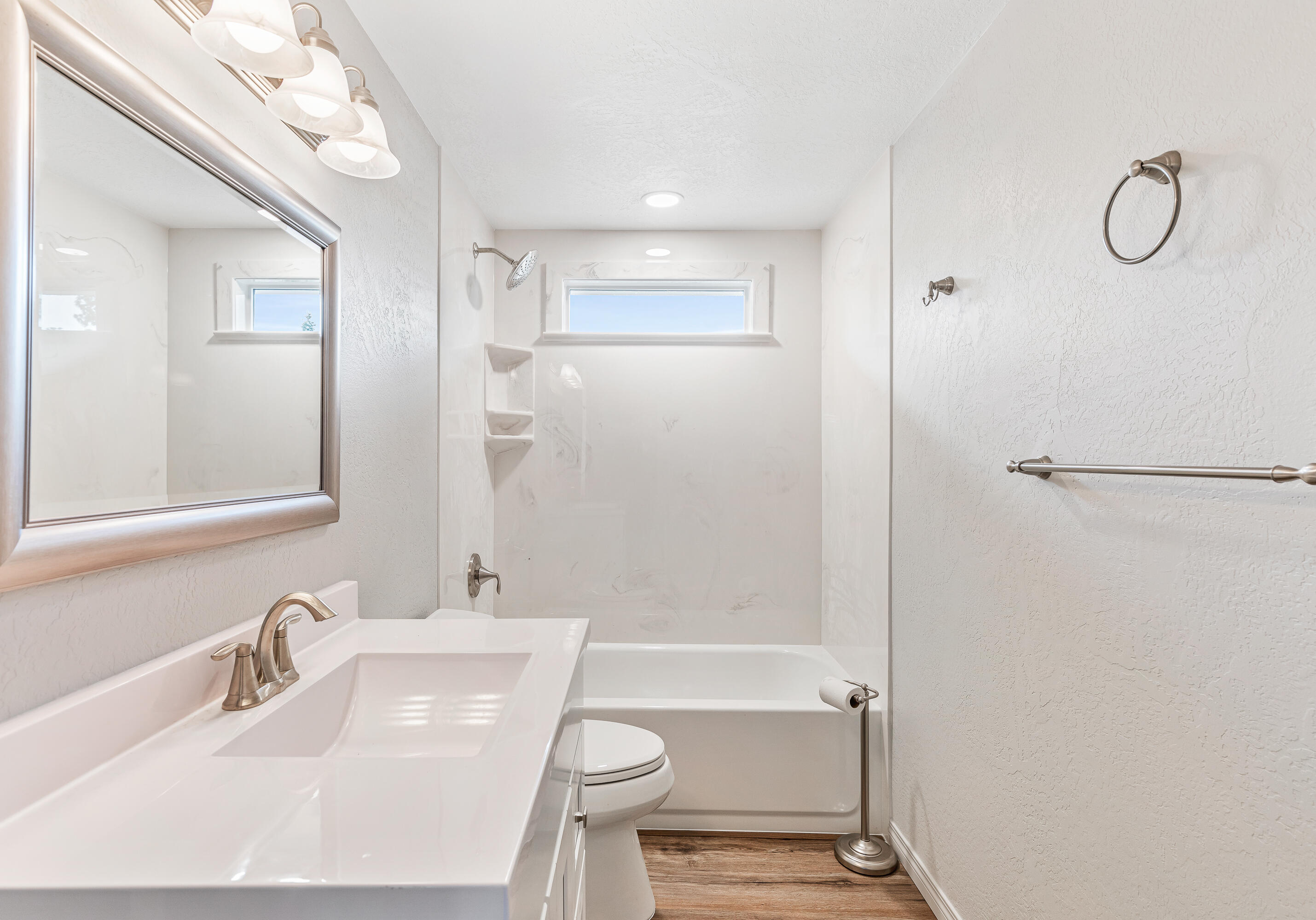 8034 Division Road White City, OR 97503 - Photo 20 of 31 Guest Bath
