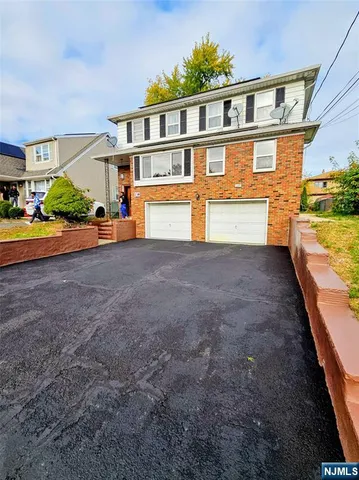 $4,000 | 138 Scoles Avenue, Unit 1ST FLOOR DU, Clifton, NJ 07012