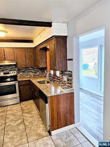 $4,000 | 138 Scoles Avenue, Unit 1ST FLOOR DU, Clifton, NJ 07012