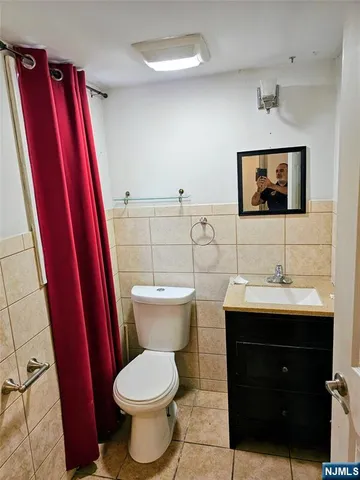 $4,000 | 138 Scoles Avenue, Unit 1ST FLOOR DU, Clifton, NJ 07012