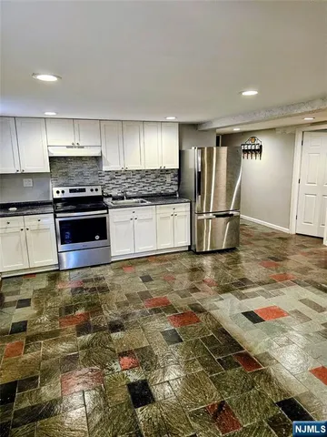 $4,000 | 138 Scoles Avenue, Unit 1ST FLOOR DU, Clifton, NJ 07012