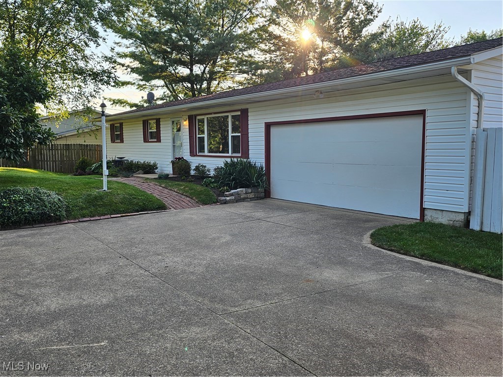 5681 Navarre Road Southwest Canton, OH 44706 - Photo 3 of 20 Double garage