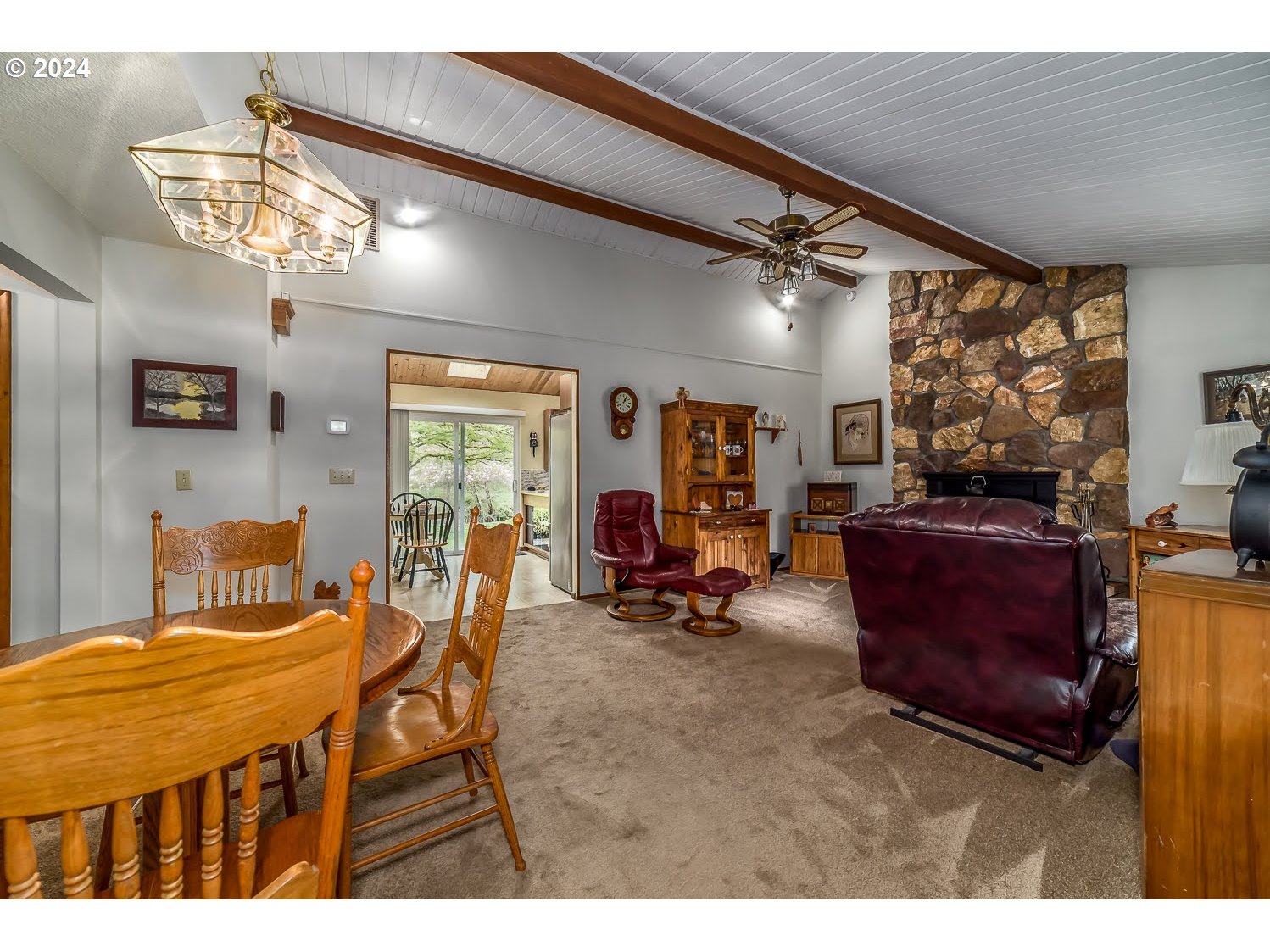 40157 York Lane Springfield, OR 97478 - Photo 16 of 41 a dining room with furniture and a chandelier