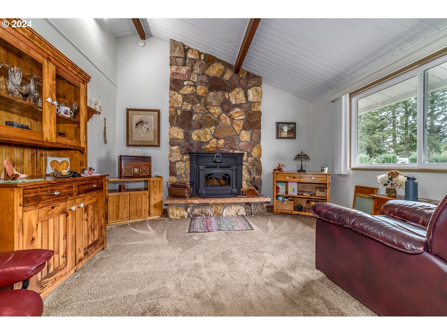 40157 York Lane Springfield, OR 97478 - Photo 17 of 41 a living room with furniture and a fireplace