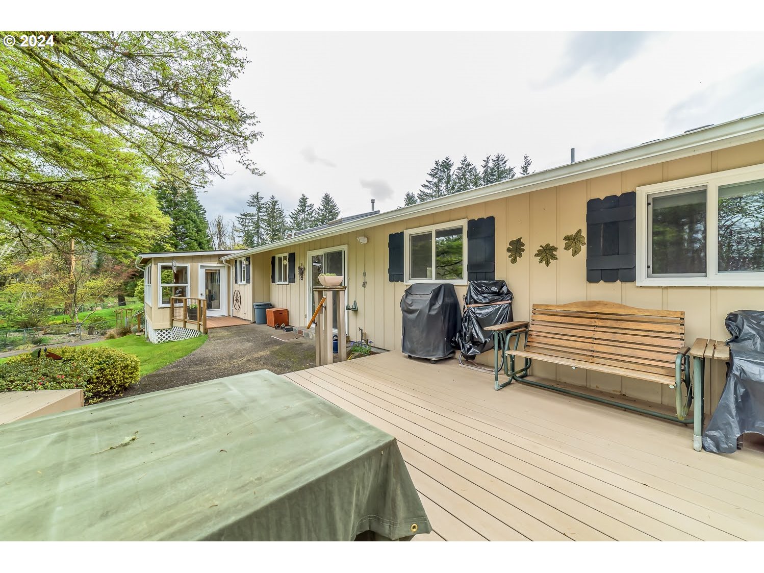 40157 York Lane Springfield, OR 97478 - Photo 30 of 41 a view of a house with backyard and sitting area