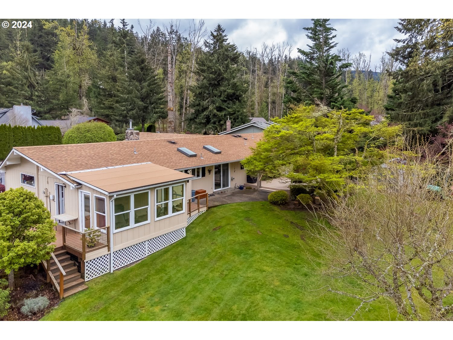 40157 York Lane Springfield, OR 97478 - Photo 34 of 41 a view of a house with a big yard