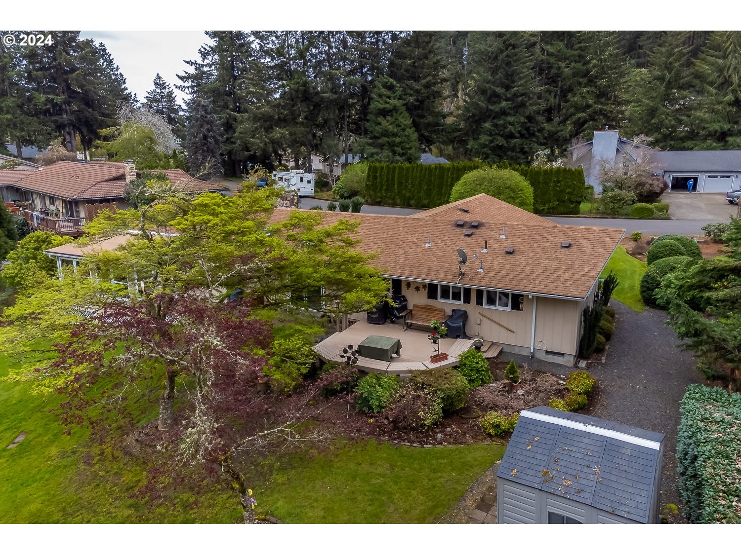 40157 York Lane Springfield, OR 97478 - Photo 36 of 41 a view of a house with a yard