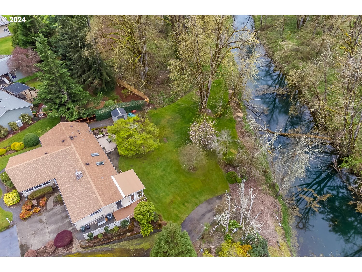 40157 York Lane Springfield, OR 97478 - Photo 38 of 41 a view of a house with a yard