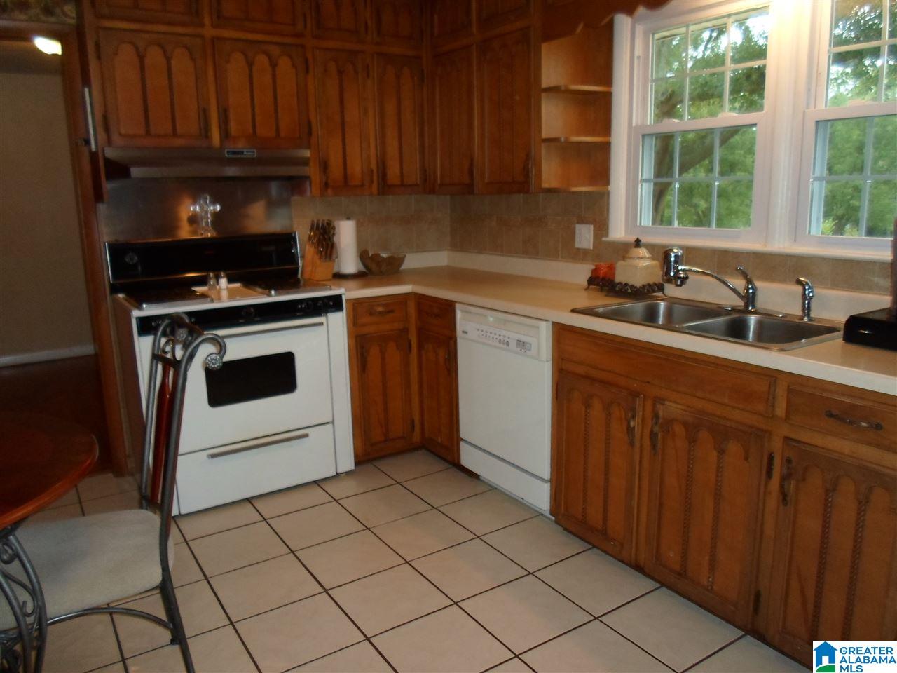 423 Hutto Hill Road Anniston, AL 36201 - Photo 5 of 38