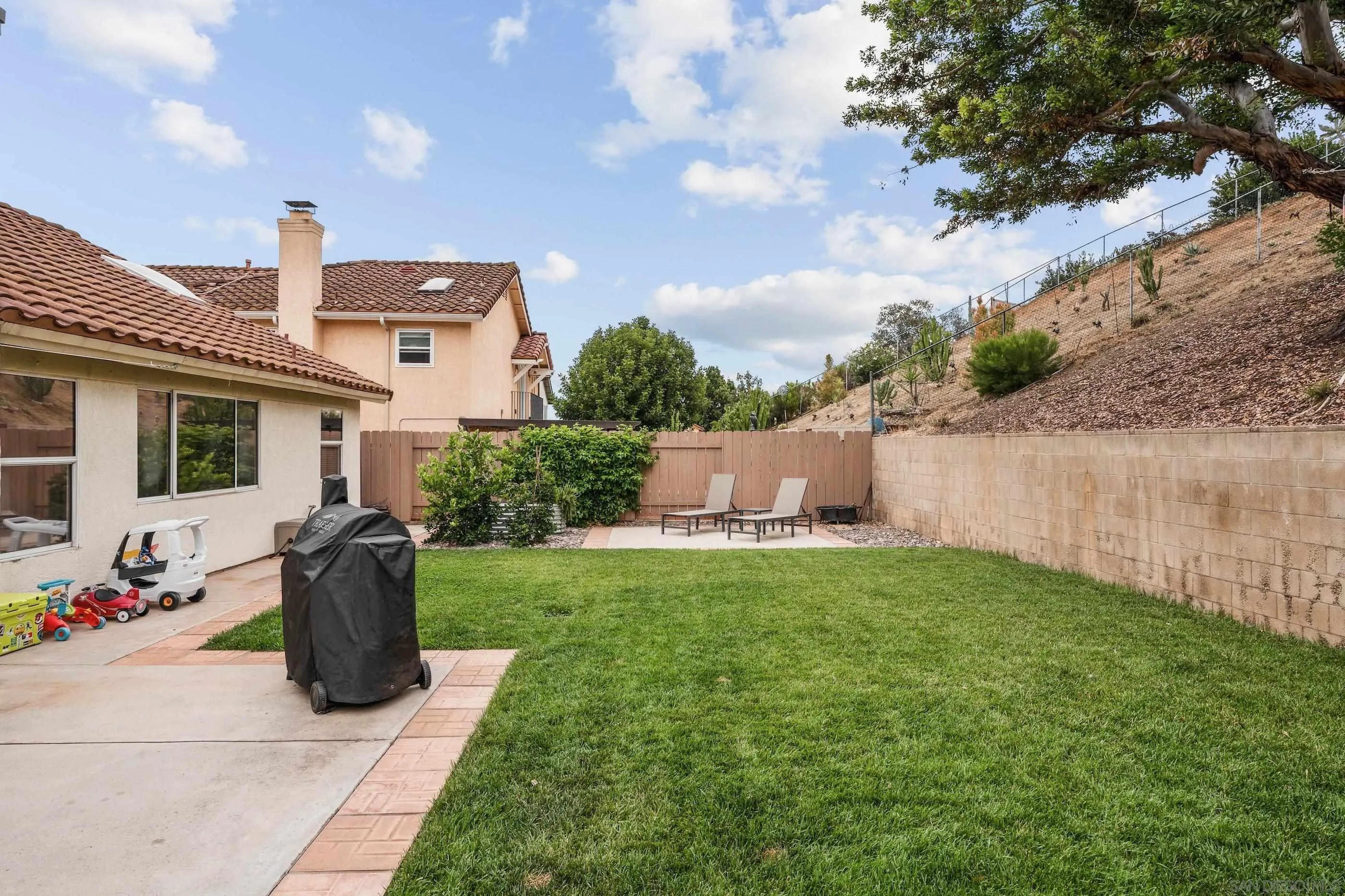 10226 Julio Place Santee, CA 92071 - Photo 9 of 36