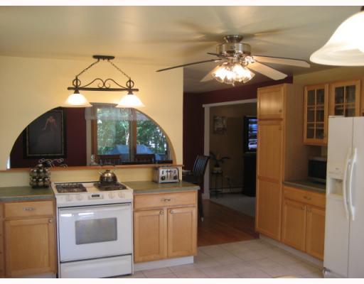 31 Upland Road East Providence, RI 02915 - Photo 3 of 11 Kitchen.