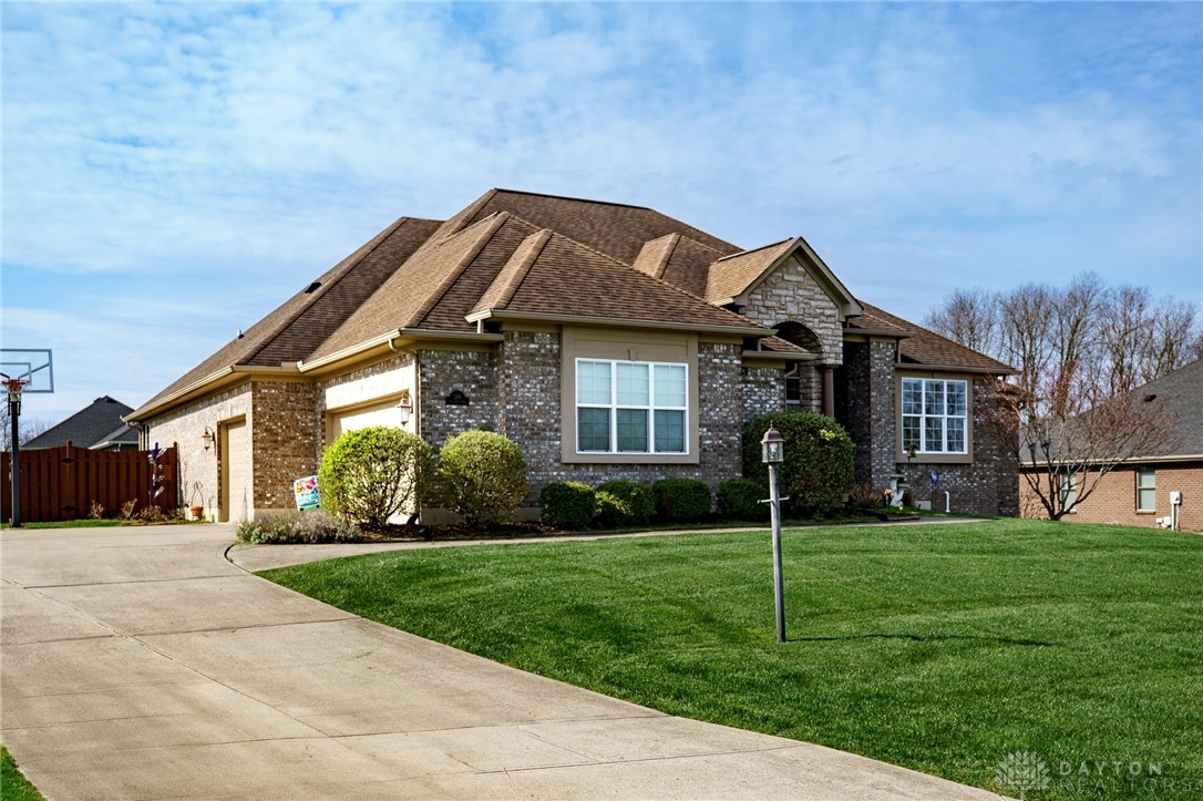 269 Crown Point Drive Dayton, OH 45458 - Photo 2 of 41 Gallery Image 2