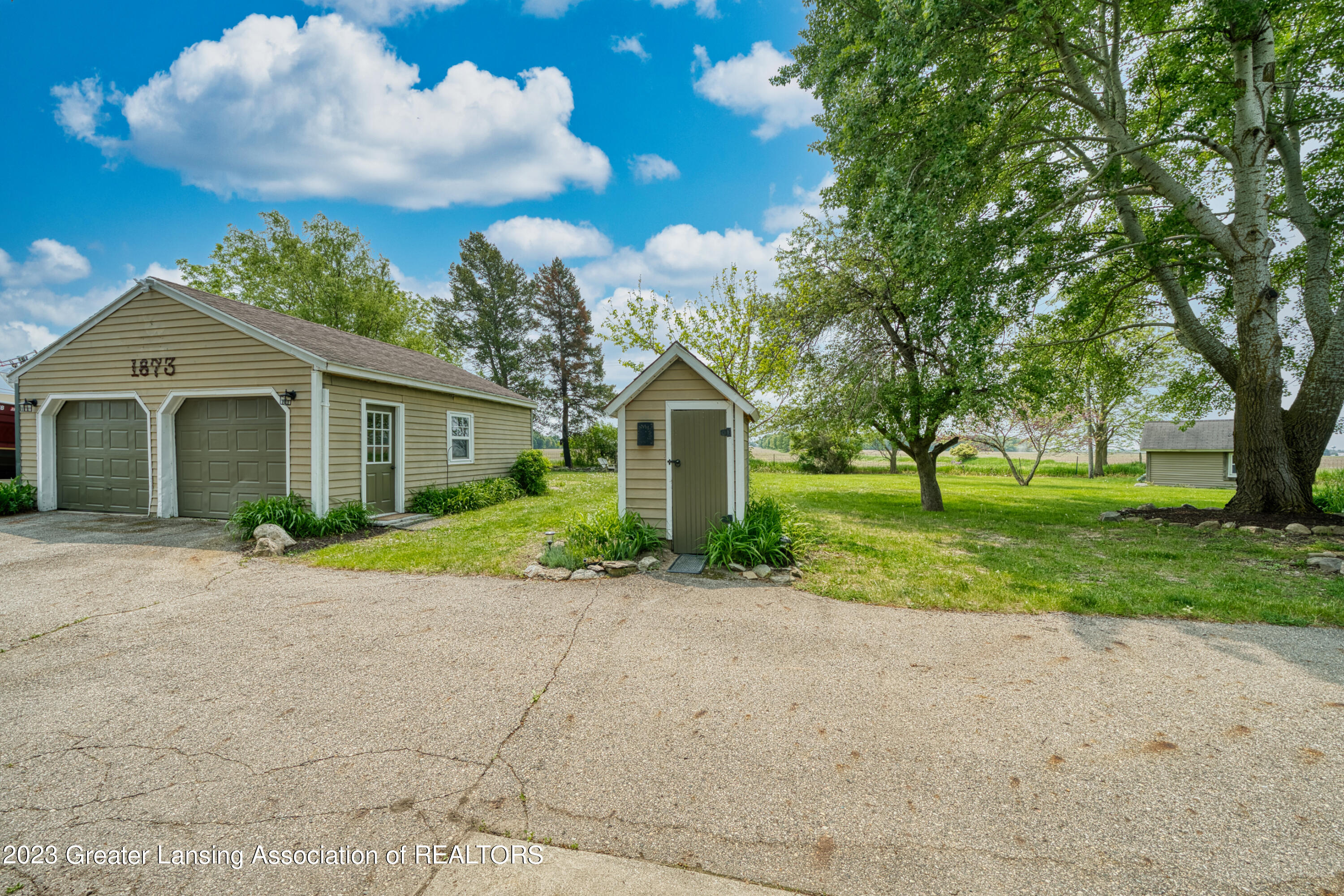 1873 Lamb Road Mason, MI 48854 - Photo 9 of 68 Garage