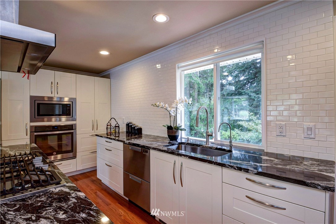 17313 Gravenstein Road Bothell, WA 98012 - Photo 8 of 22