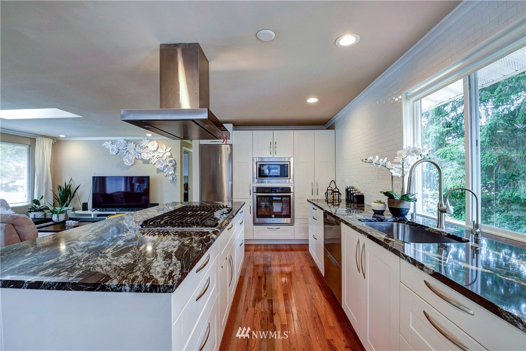 17313 Gravenstein Road Bothell, WA 98012 - Photo 9 of 22