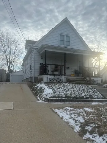 $170,000 | 813 East Taylor Street, Bloomington, IL 61701