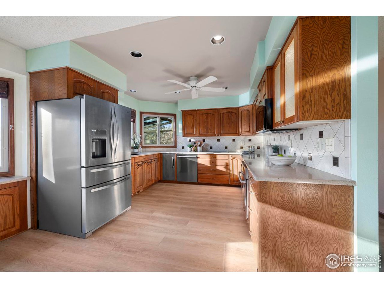 2713 Beech Way Longmont, CO 80503 - Photo 12 of 36 a kitchen with stainless steel appliances kitchen island granite countertop a refrigerator a sink a stove and oven