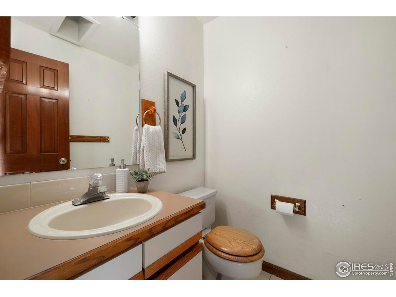 2713 Beech Way Longmont, CO 80503 - Photo 19 of 36 a bathroom with a sink and a toilet