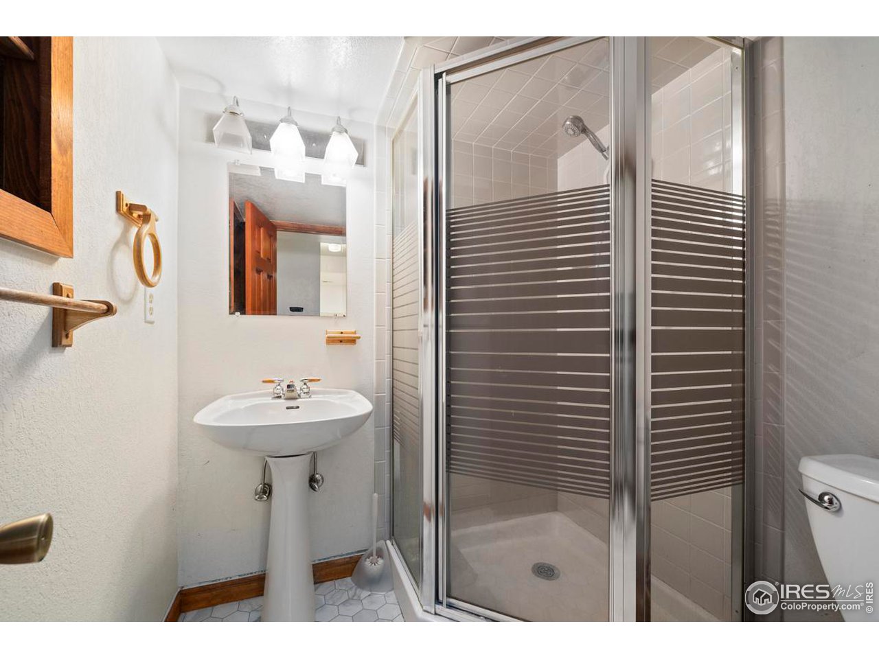 2713 Beech Way Longmont, CO 80503 - Photo 30 of 36 a bathroom with a sink and mirror