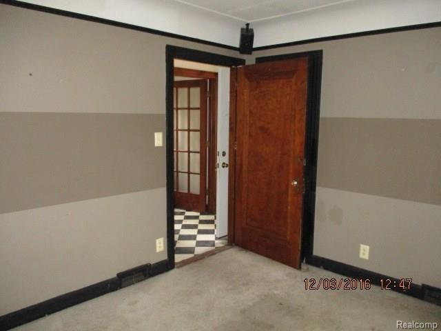 815 Neff Road Grosse Pointe, MI 48230 - Photo 8 of 32