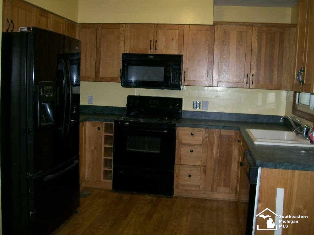 4222 Clegg Road Lambertville, MI 48144 - Photo 4 of 19 Eat-in Kitchen