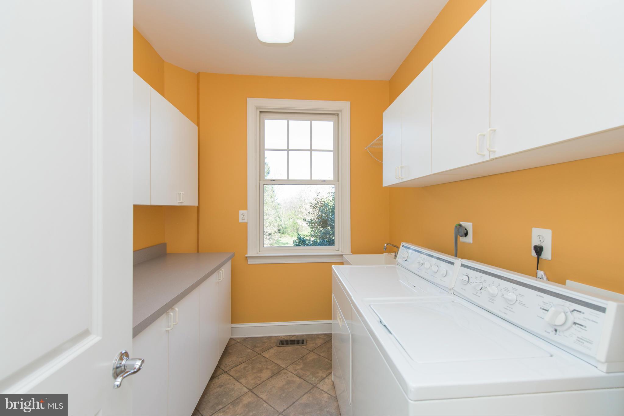 882 Pleasant Ridge Lane Davidsonville, MD 21035 - Photo 17 of 30 Laundry/Mud Room