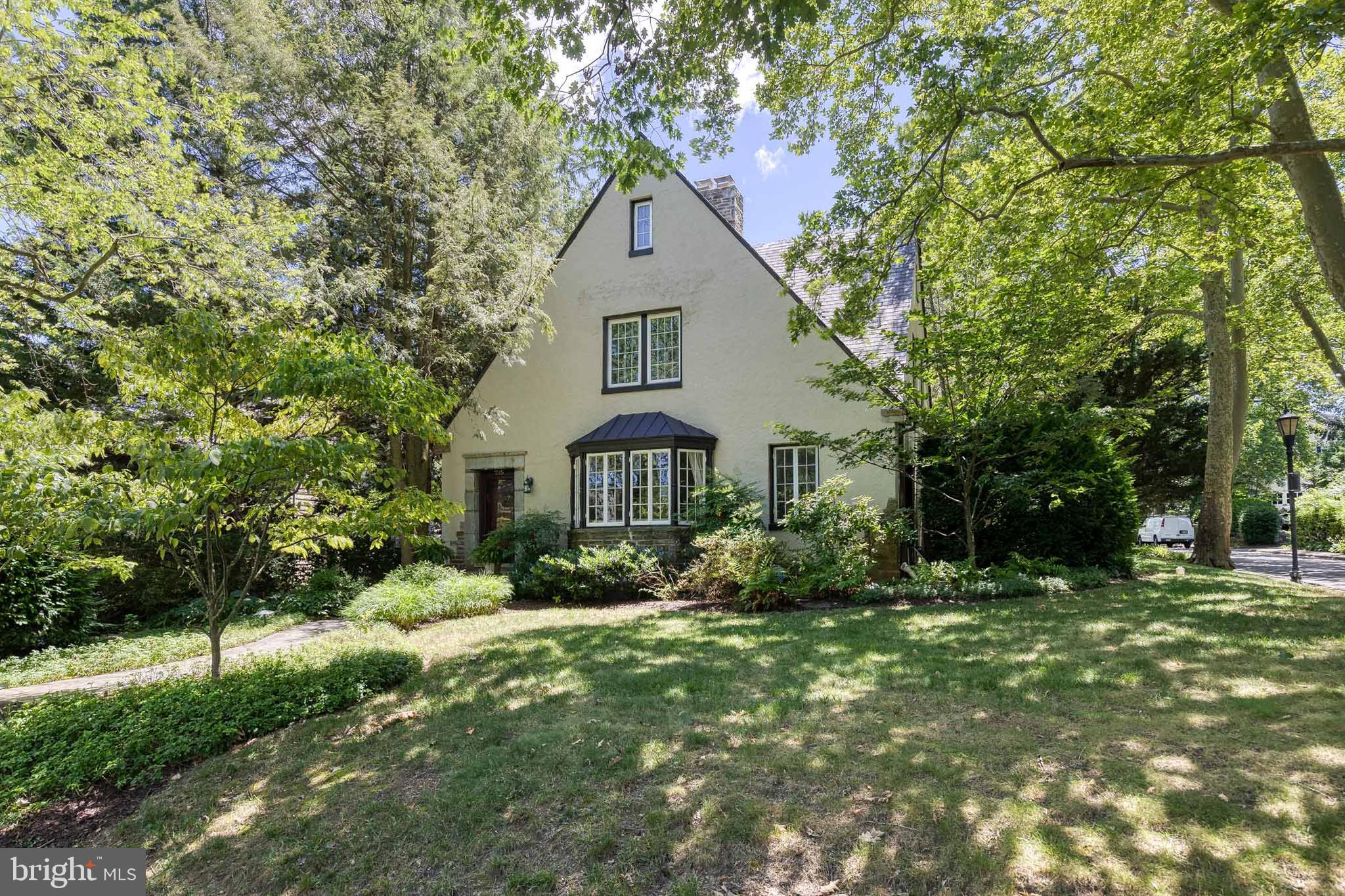 215 St Dunstans Road Baltimore, MD 21212 - Photo 1 of 49