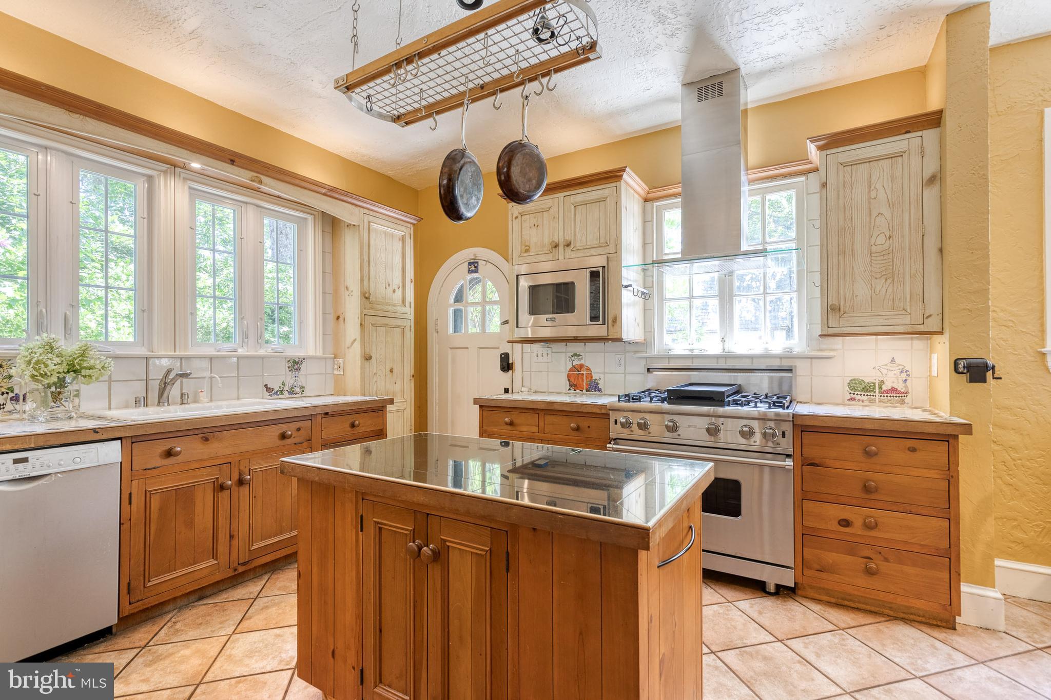 215 St Dunstans Road Baltimore, MD 21212 - Photo 24 of 49