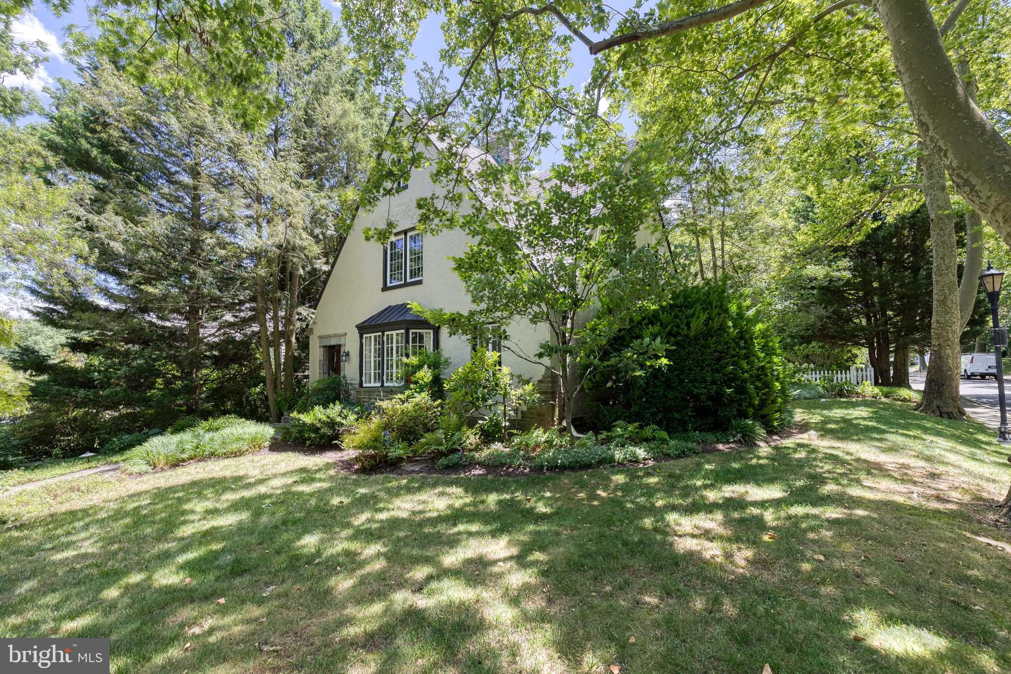 215 St Dunstans Road Baltimore, MD 21212 - Photo 3 of 49