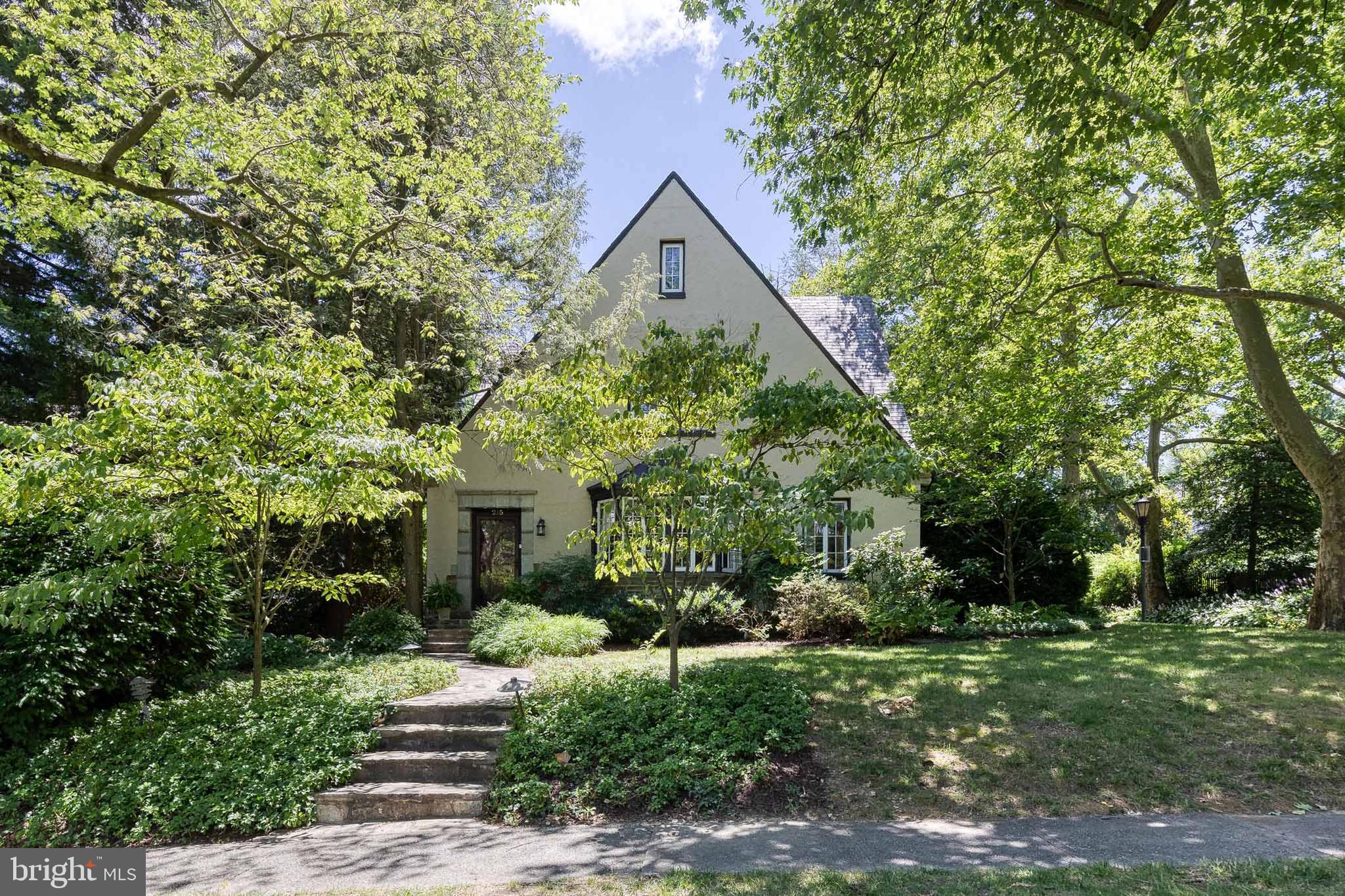 215 St Dunstans Road Baltimore, MD 21212 - Photo 4 of 49