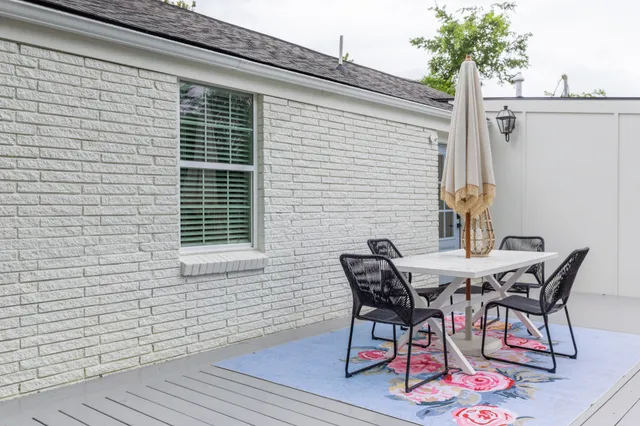 a view of a outdoor seating area with furniture
