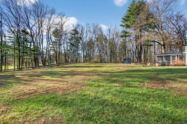 $550,000 | 84 Hop Brook Road, Simsbury, CT 06070