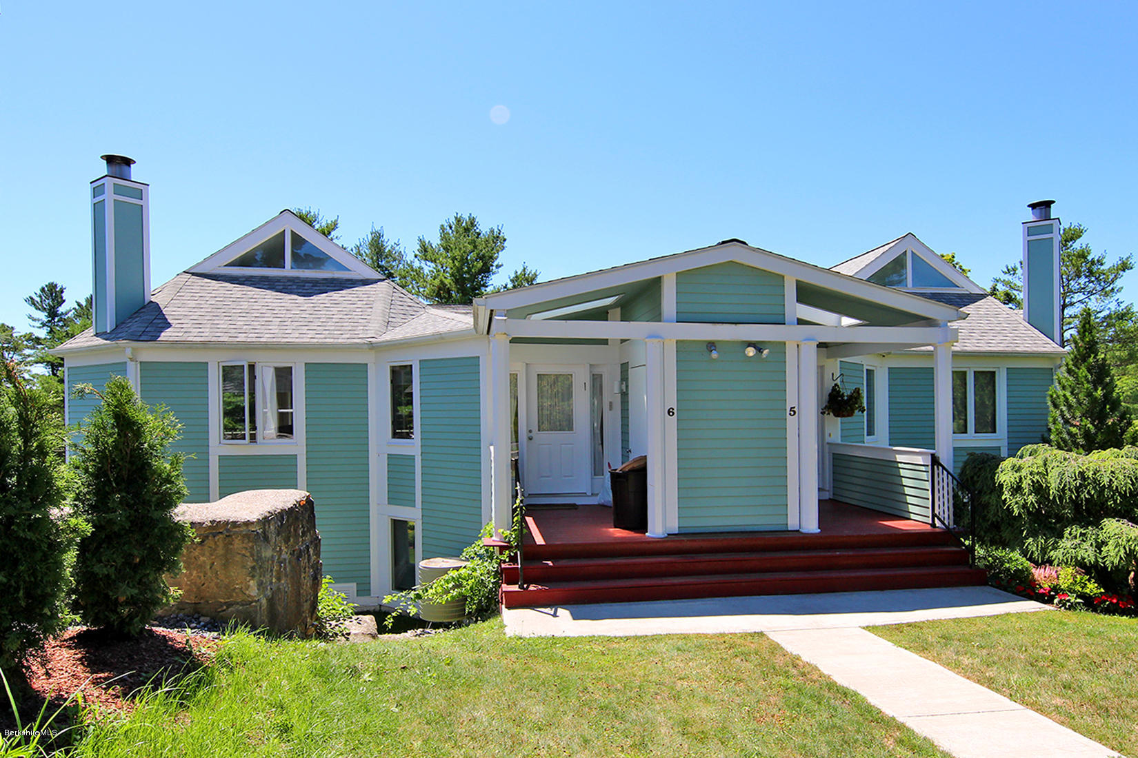 19 Hawthorne Road, Unit GH6 Stockbridge, MA 01262 - Photo 2 of 39 Entrance
