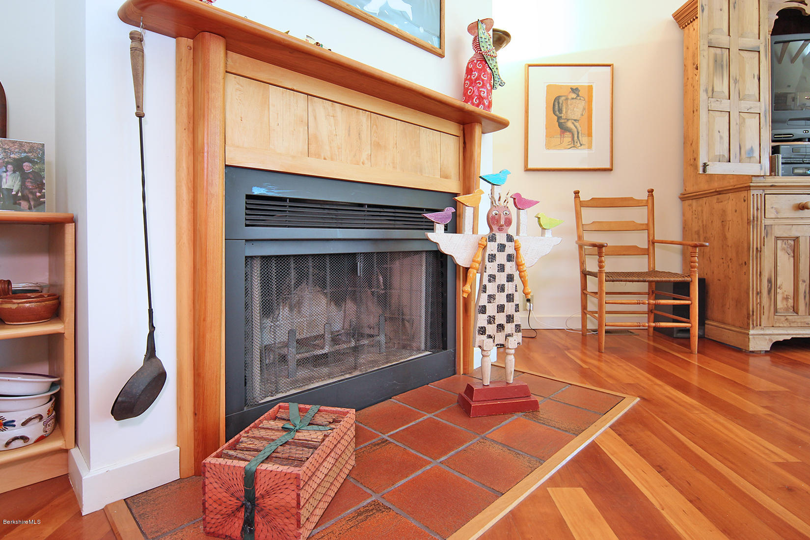 19 Hawthorne Road, Unit GH6 Stockbridge, MA 01262 - Photo 13 of 39 Stunning fireplace surround