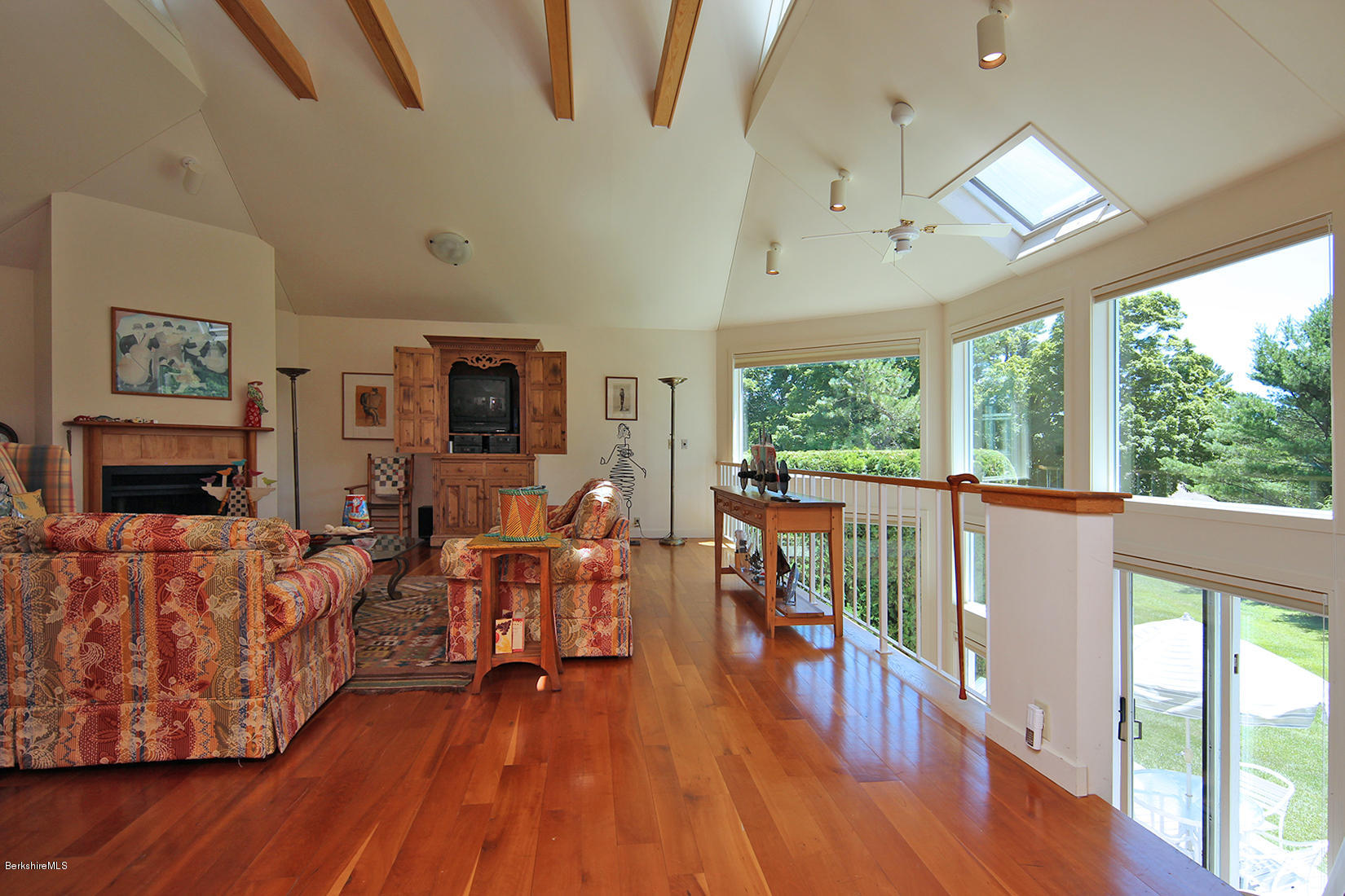 19 Hawthorne Road, Unit GH6 Stockbridge, MA 01262 - Photo 4 of 39 Exposed Beams