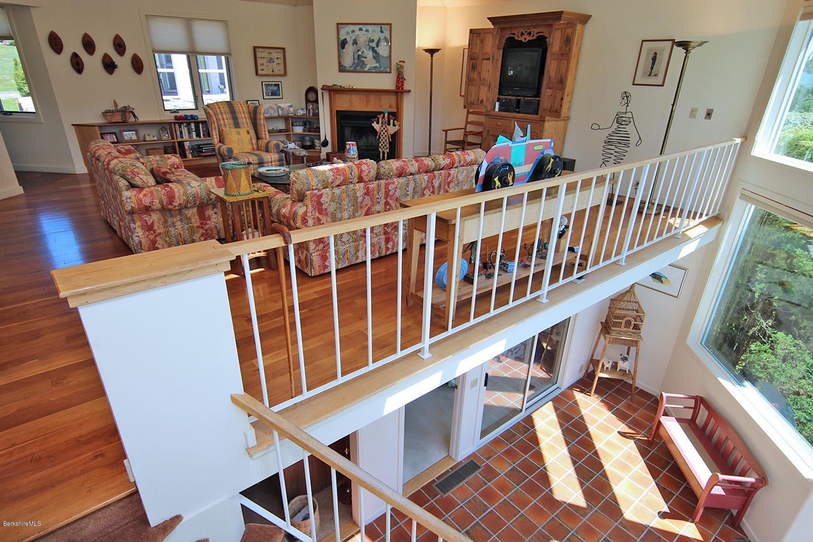 19 Hawthorne Road, Unit GH6 Stockbridge, MA 01262 - Photo 8 of 39 Dining to Sun Room Below
