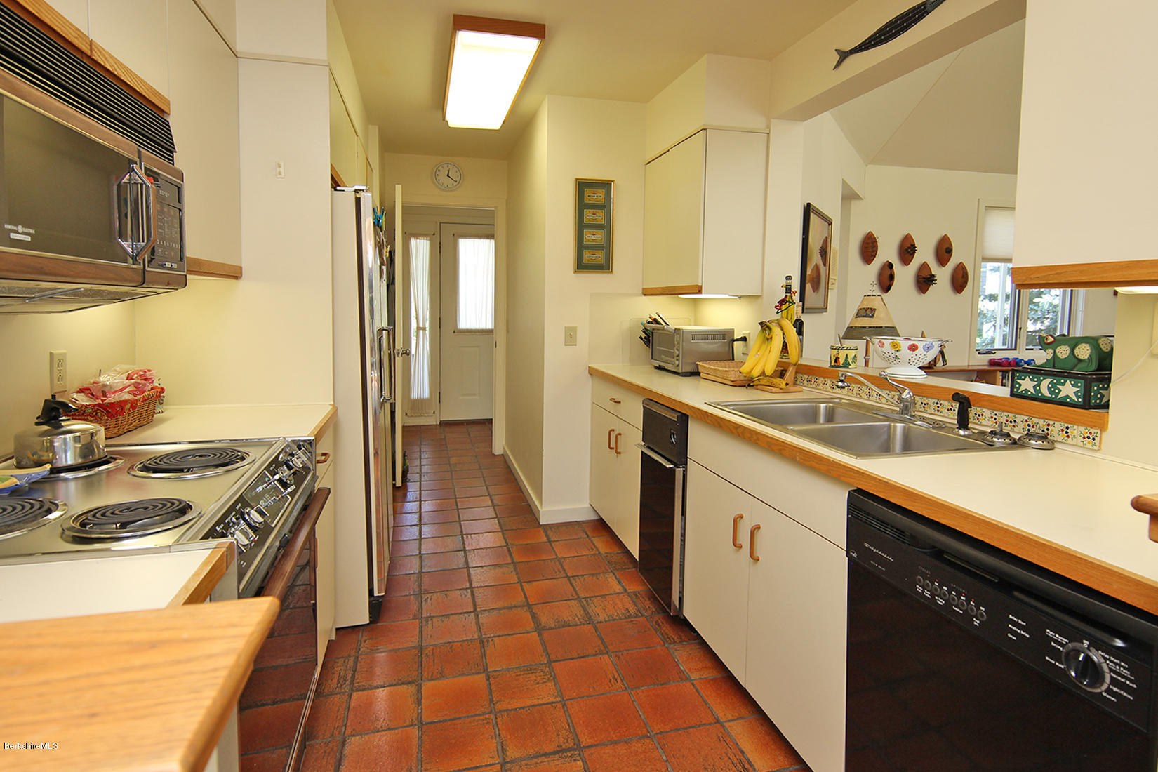 19 Hawthorne Road, Unit GH6 Stockbridge, MA 01262 - Photo 10 of 39 Kitchen
