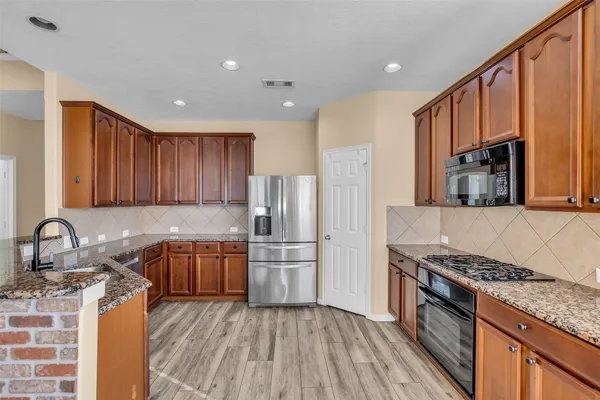 $2,300 | 8327 Terra Valley Lane, Tomball, TX 77375