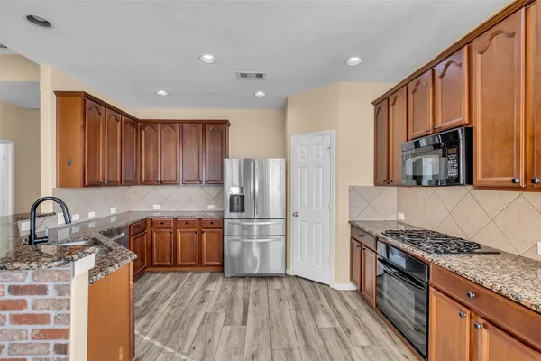 $2,395 | 8327 Terra Valley Lane, Tomball, TX 77375