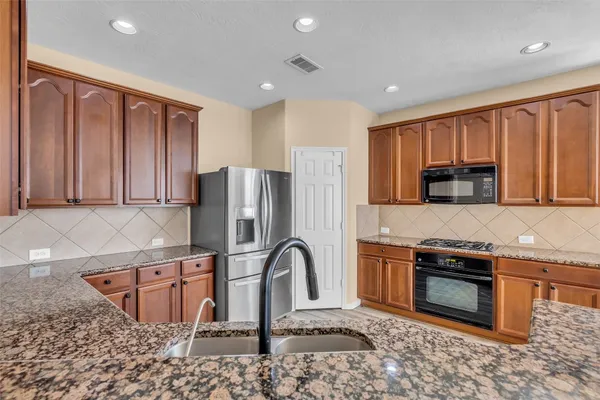 $2,300 | 8327 Terra Valley Lane, Tomball, TX 77375