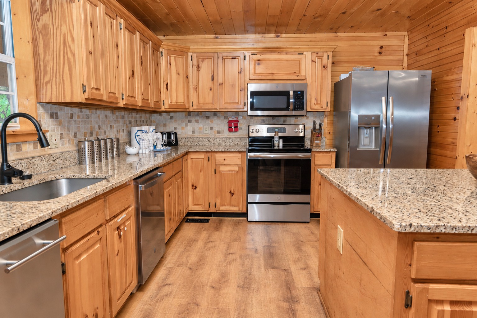 2116 Ridgecrest Loop Lane Sevierville, TN 37876 - Photo 8 of 57 Gallery Image 8