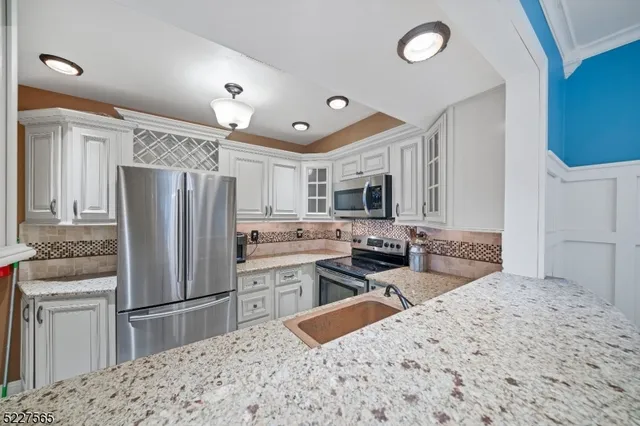 $330,000 | 21 Owl Court, Three Bridges, NJ 08887