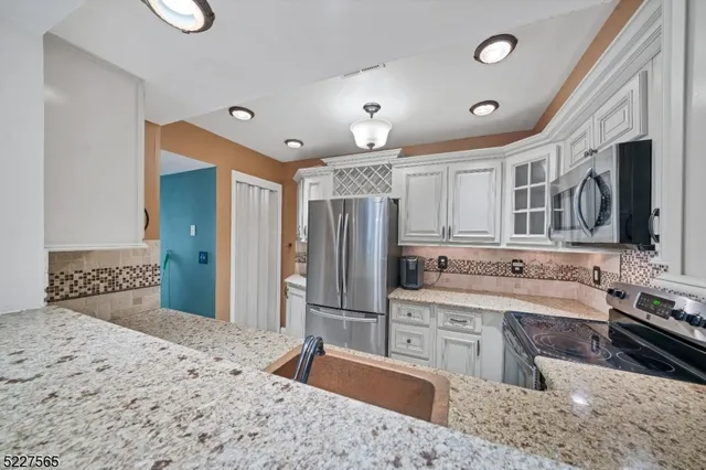 $330,000 | 21 Owl Court, Three Bridges, NJ 08887