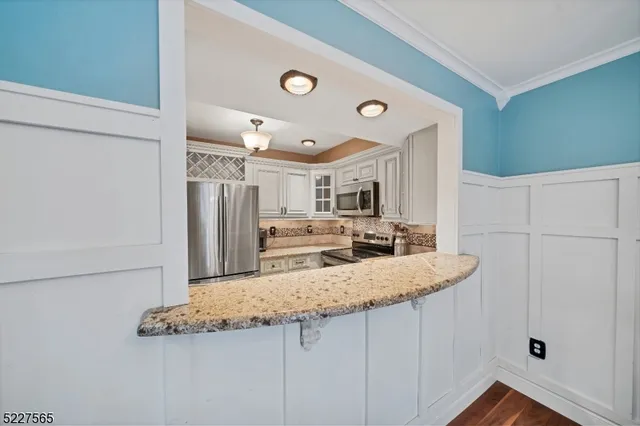 $330,000 | 21 Owl Court, Three Bridges, NJ 08887