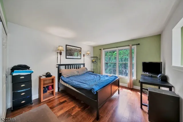 $330,000 | 21 Owl Court, Three Bridges, NJ 08887