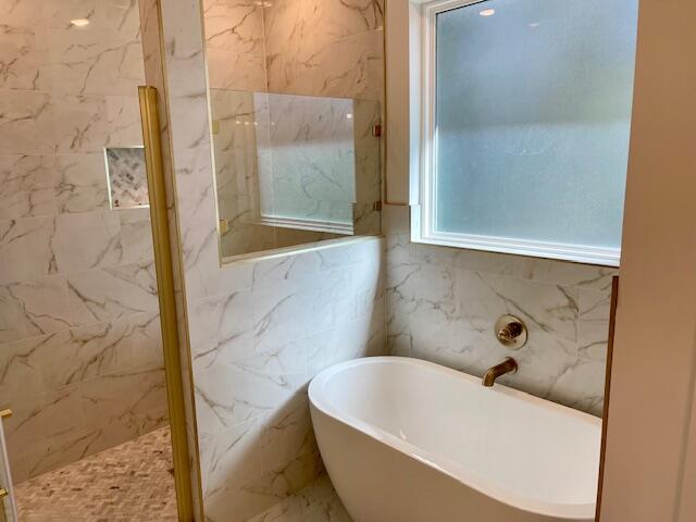 117 Fletcher Way Destin, FL 32541 - Photo 10 of 15 Primary Bathtub:Shower