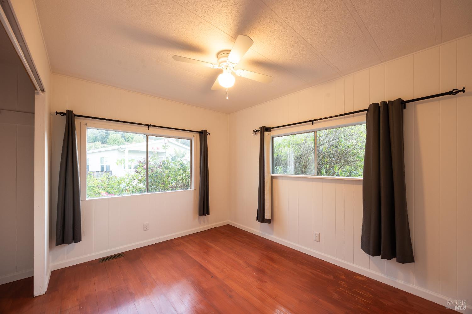 275 Carlsbad Court San Rafael, CA 94903 - Photo 13 of 32 an empty room with wooden floor and windows